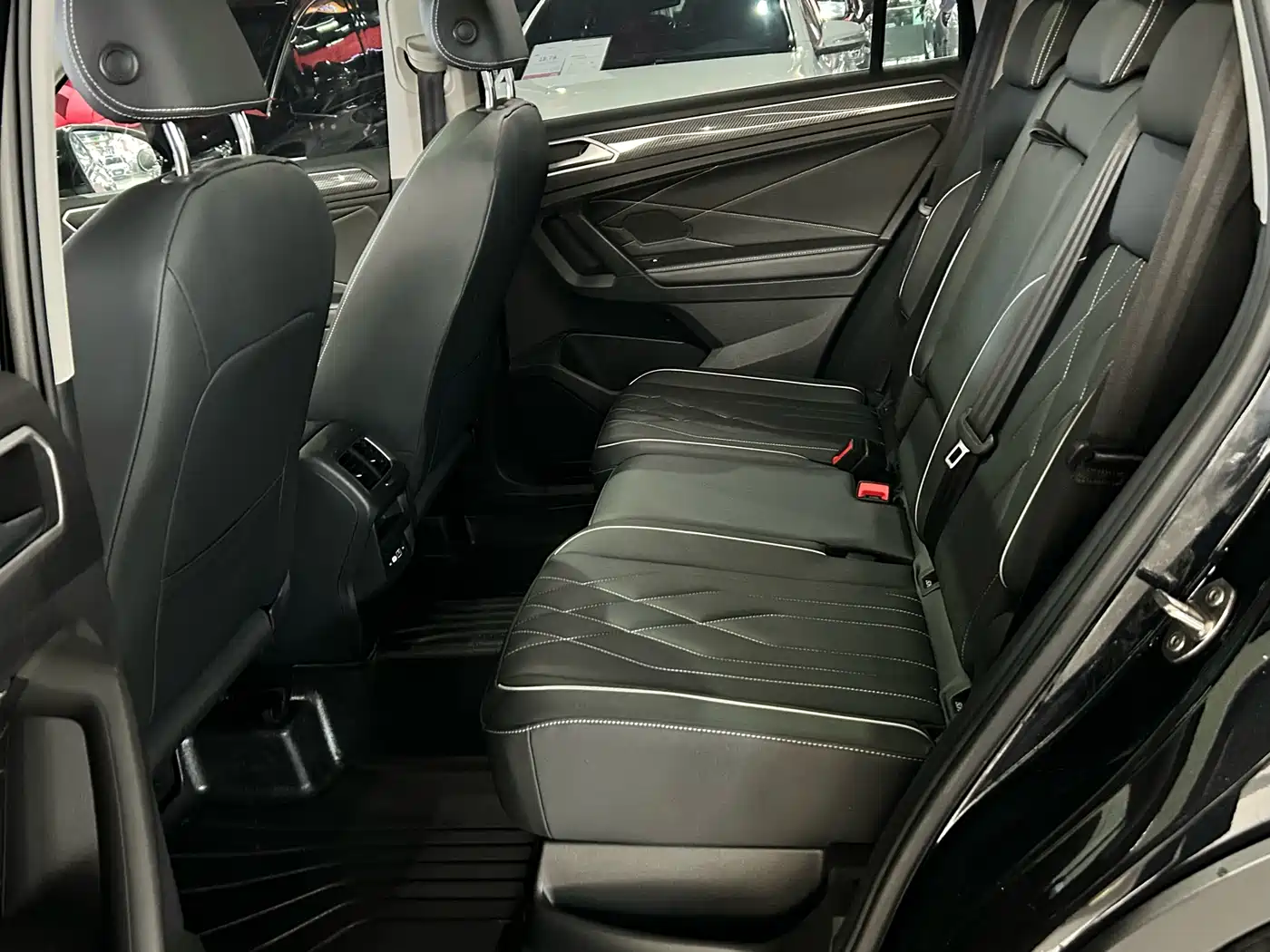 Volkswagen Tiguan L 2024 Outstanding 330TSI Auto 2WD R-Line Dragon Glory Edition фото 9