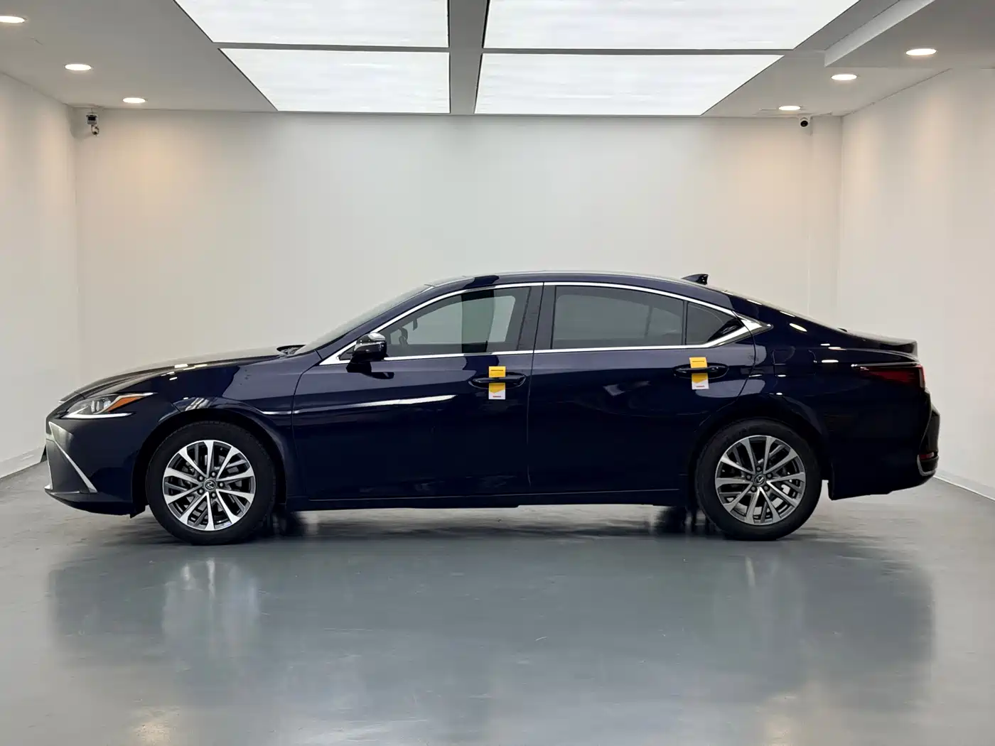 Lexus ES 2022 200 Excellence Edition фото 7