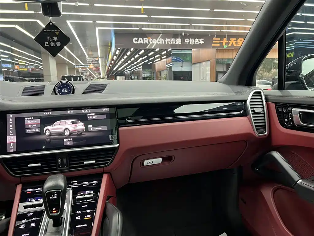 PORSCHE CAYENNE