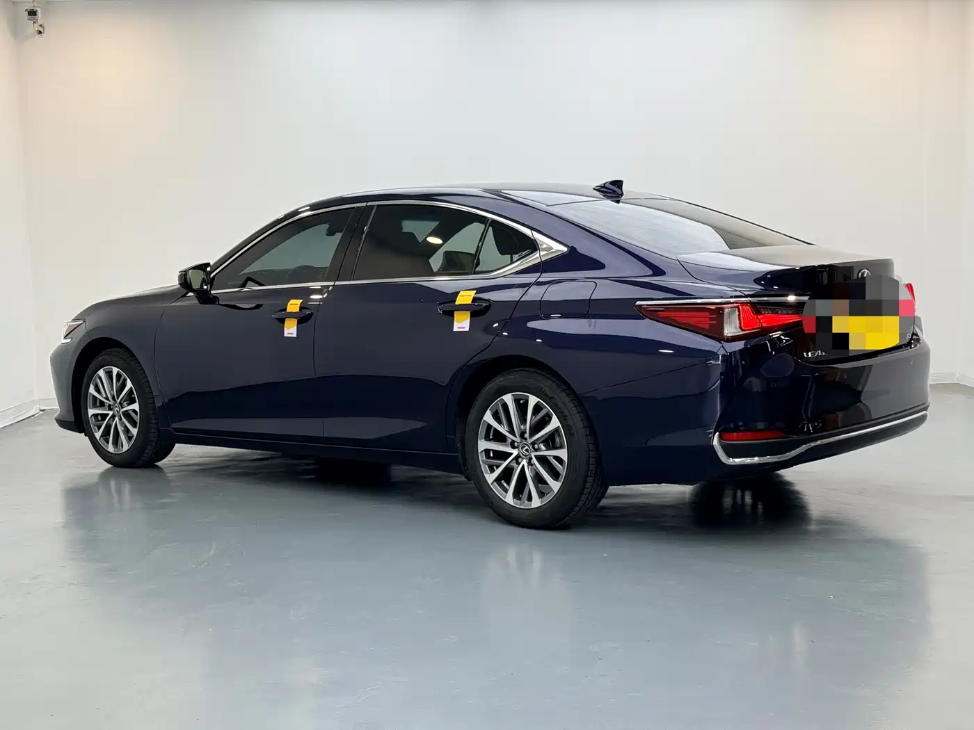 Lexus ES 2022 200 Excellence Edition фото 4