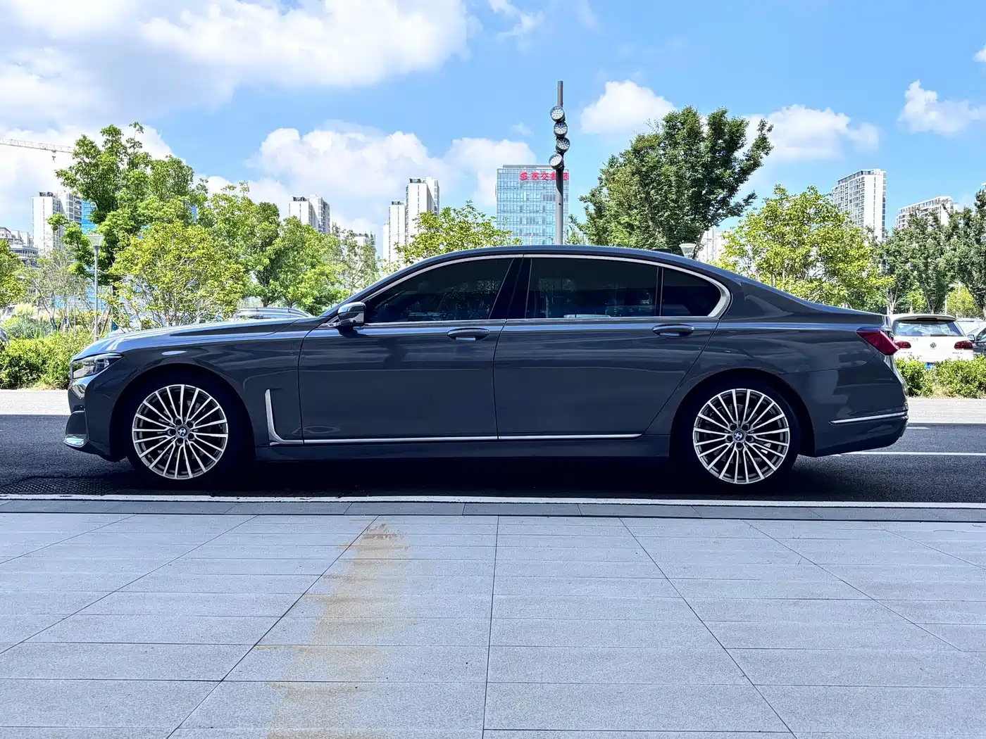 Фото 11 - BMW 7 Series