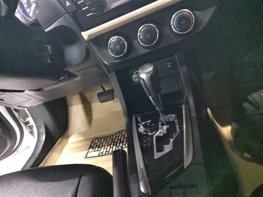 Toyota Levin 2014 1.8GS CVT Elite Edition фото 7