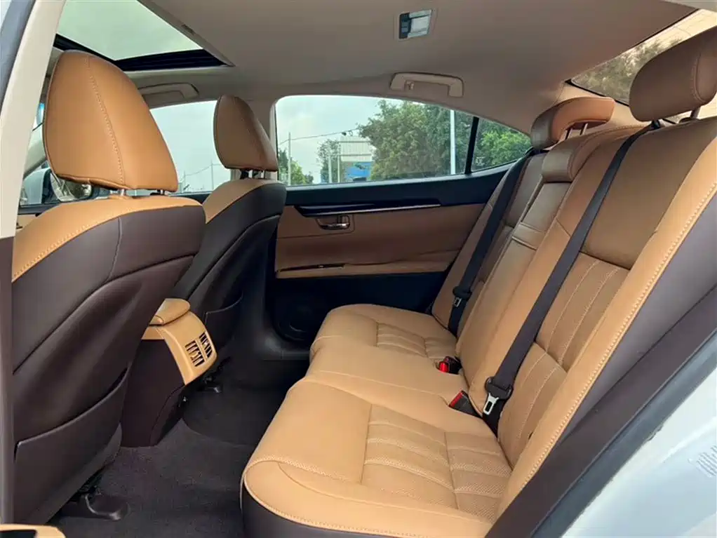 Lexus ES 2015 200 Elite Edition фото 20