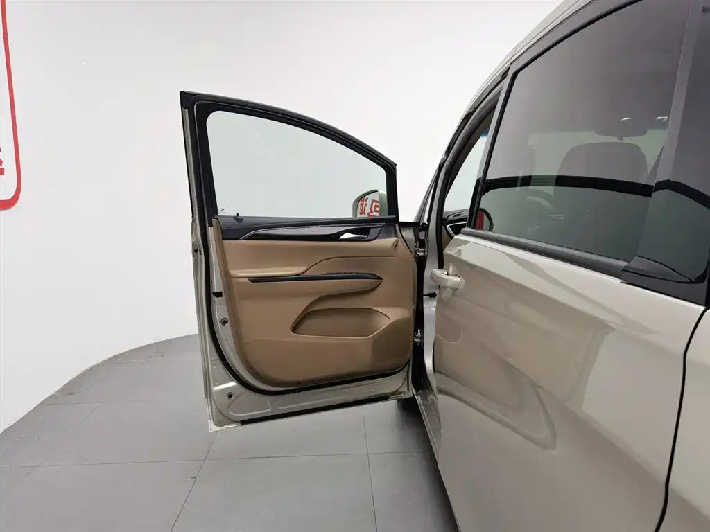 Buick GL8 2017 ES 28T Premium China V фото 8