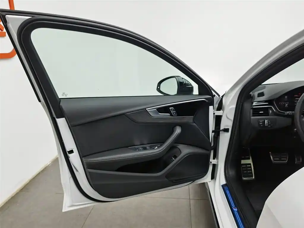 Audi A4L 2024 40 TFSI Luxury Dynamic фото 8