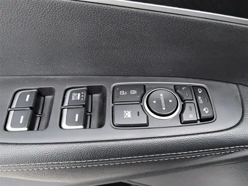 Kia Sorento 2016 Sorento L 2.4L Gasoline 4WD Custom Edition 7-Seater China V фото 9