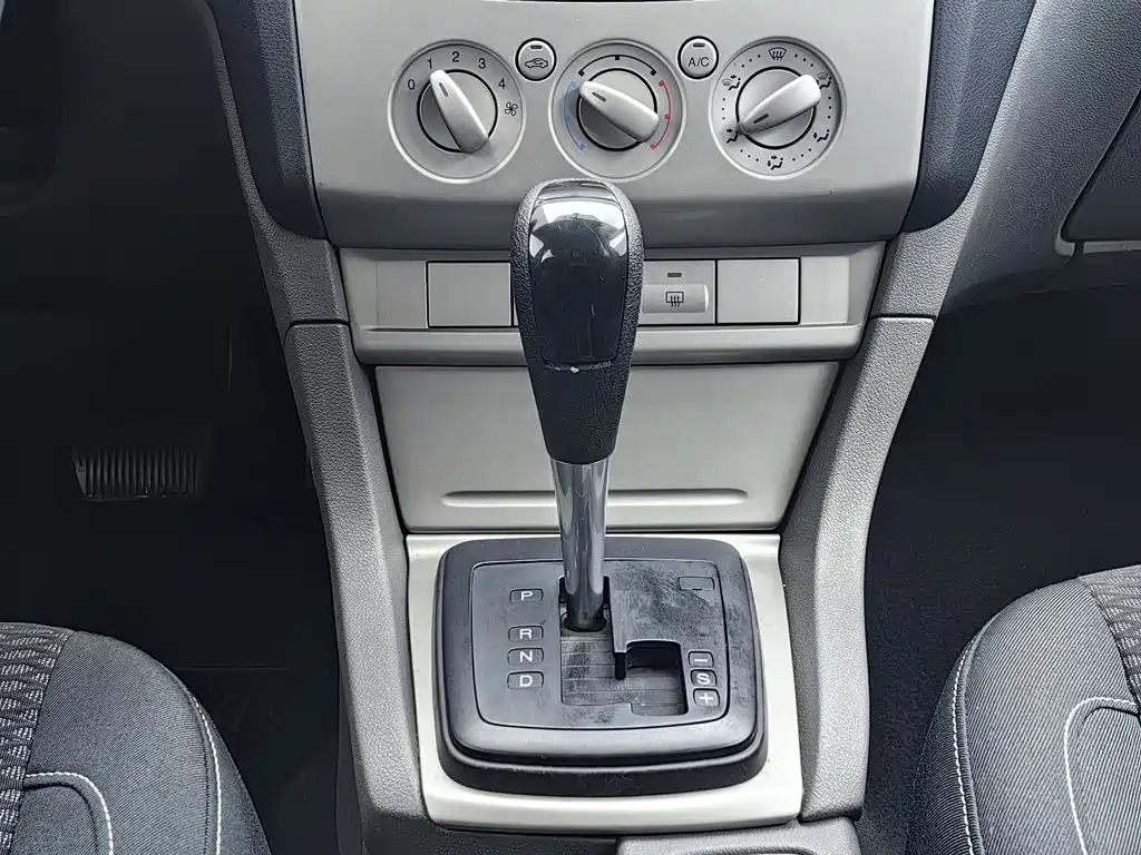 Ford Focus 2014 2013 Hatchback Classic 1.8L Automatic Base