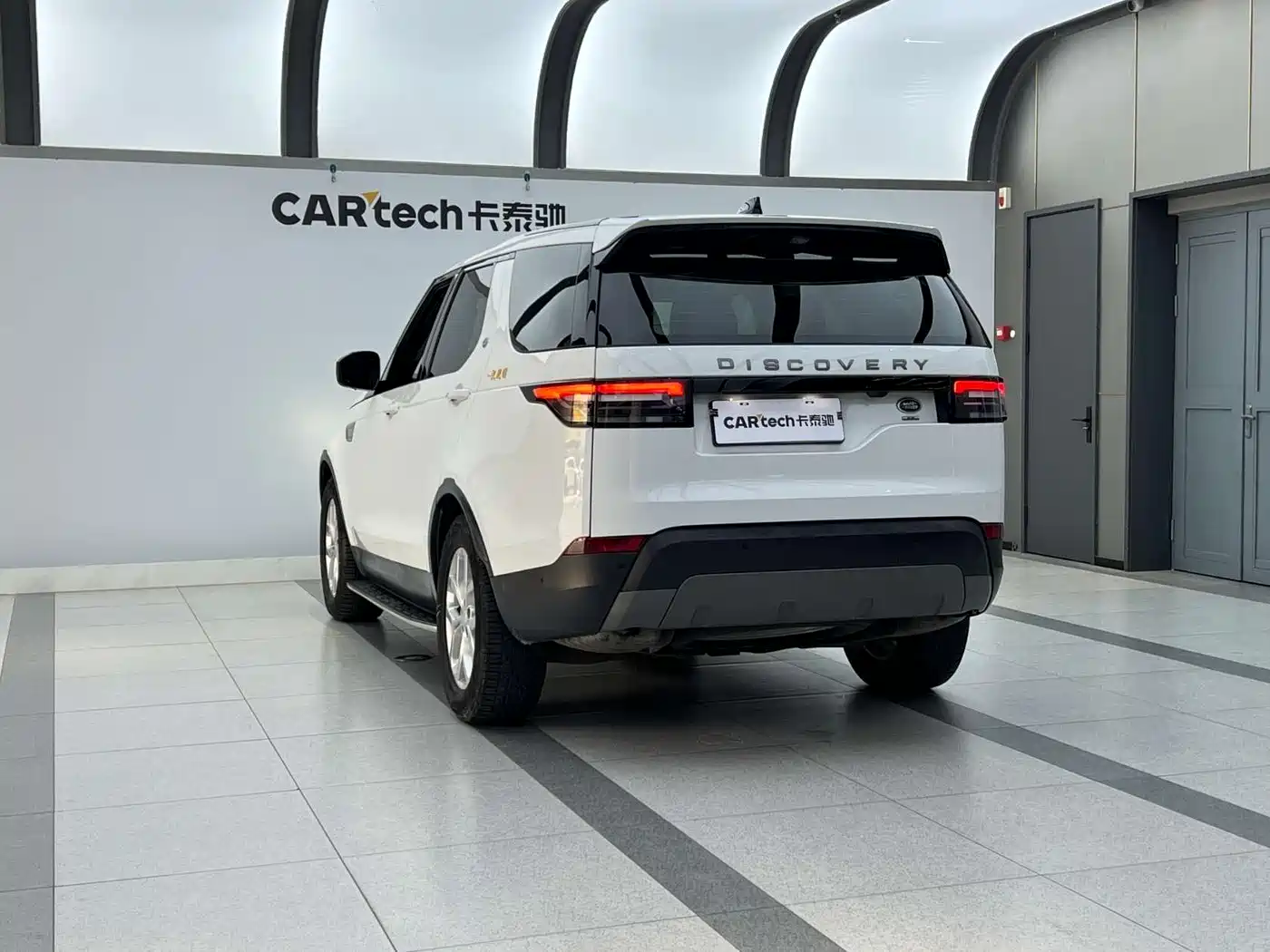 Land Rover Discovery 2019 3.0 SC V6 SE фото 9