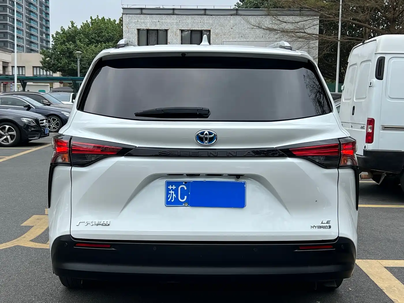 Toyota Sienna 2023 2.5L Hybrid Comfort Edition фото 17