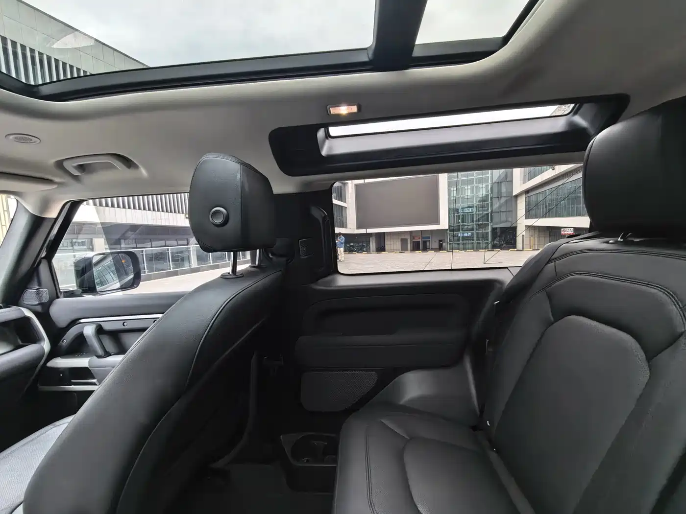 Land Rover Defender 2022 Model 90 3.0T P400 XS фото 17