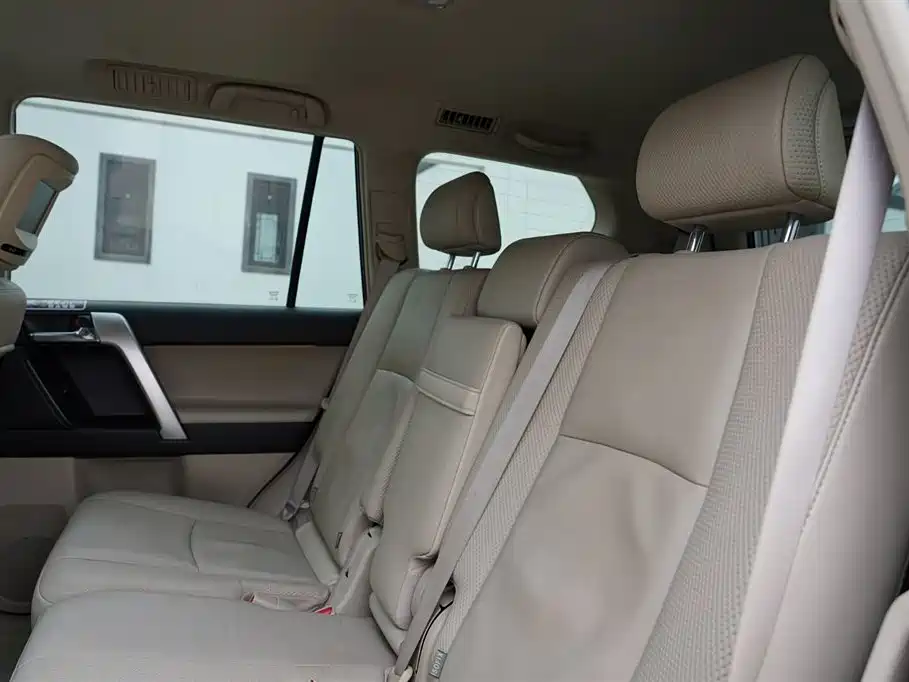 Toyota Prado 2010 4.0L Automatic TX-L фото 34