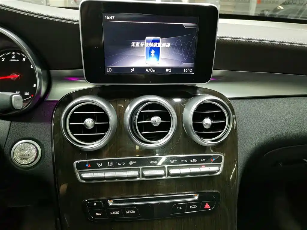 Mercedes-Benz GLC 2018 Facelift GLC 260 4MATIC Luxury фото 12