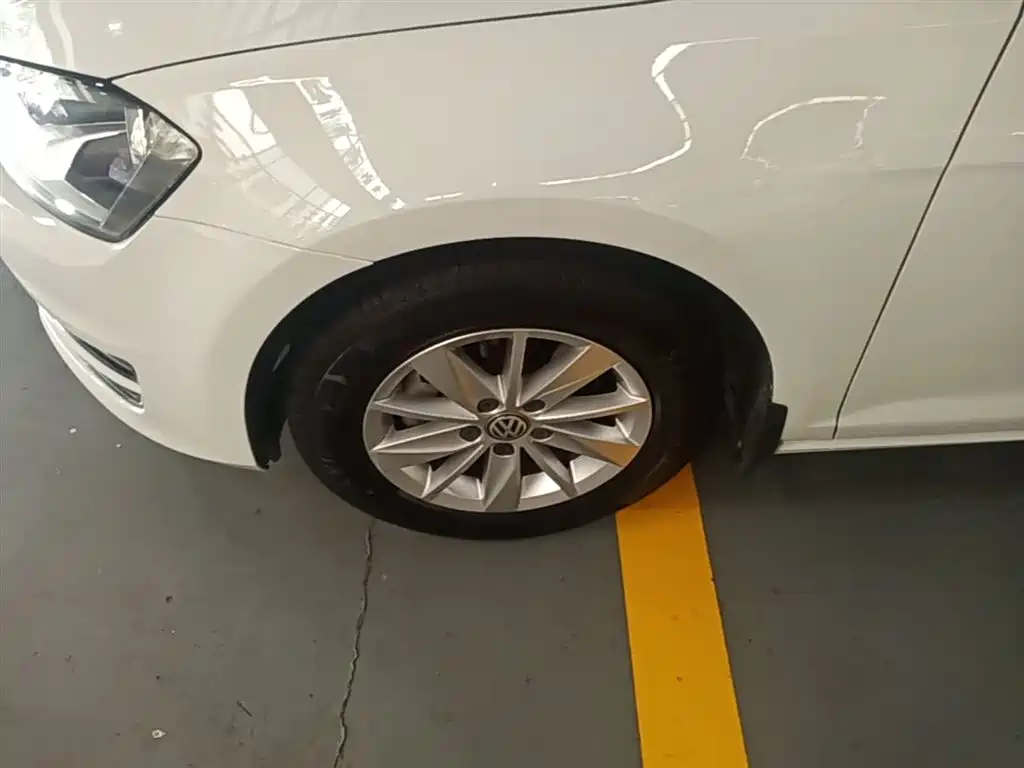 Volkswagen Golf 2016 1.6L Automatic Fashion фото 23