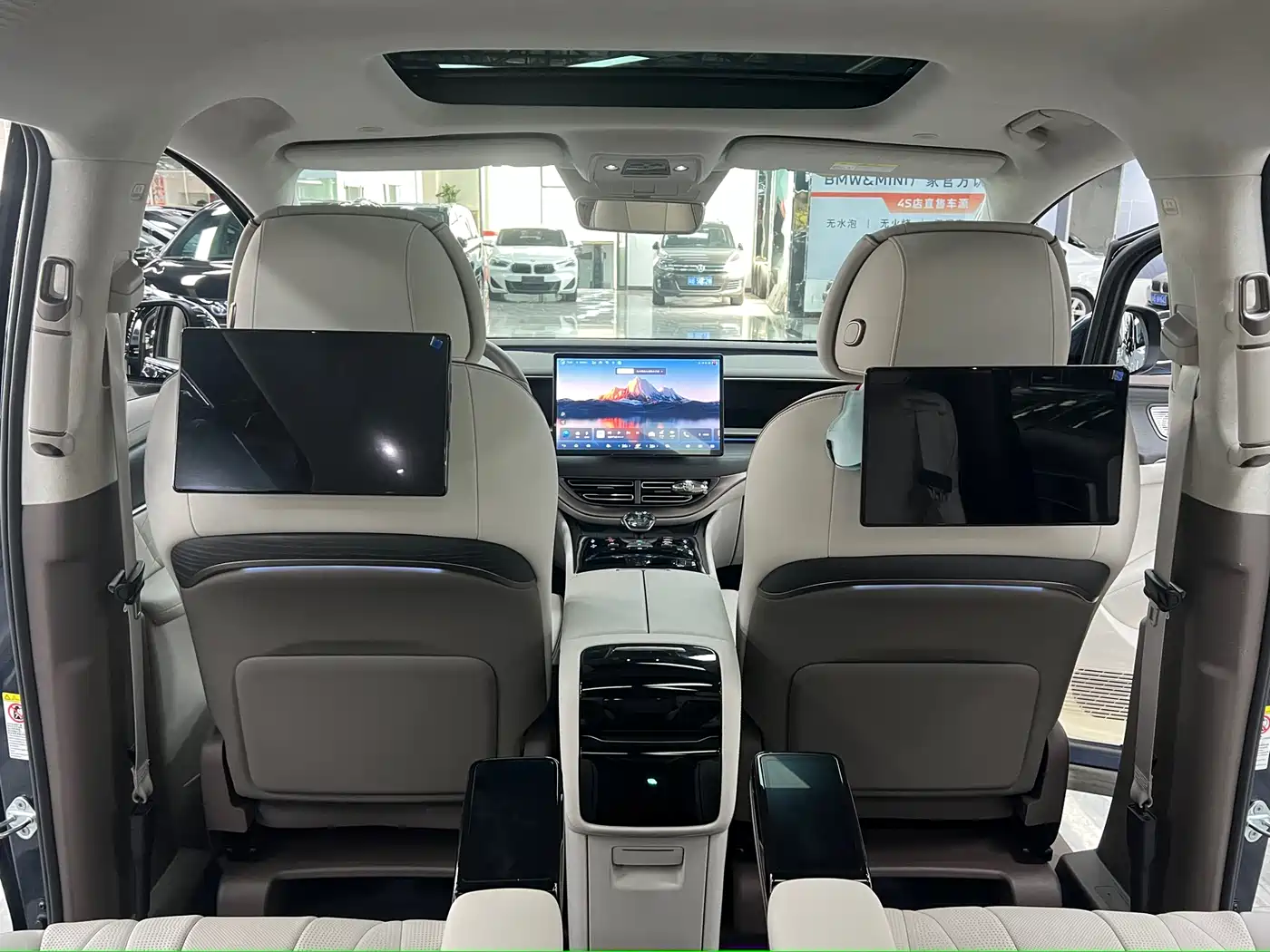 Denza D9 2022 DM-i 970 AWD Flagship фото 9