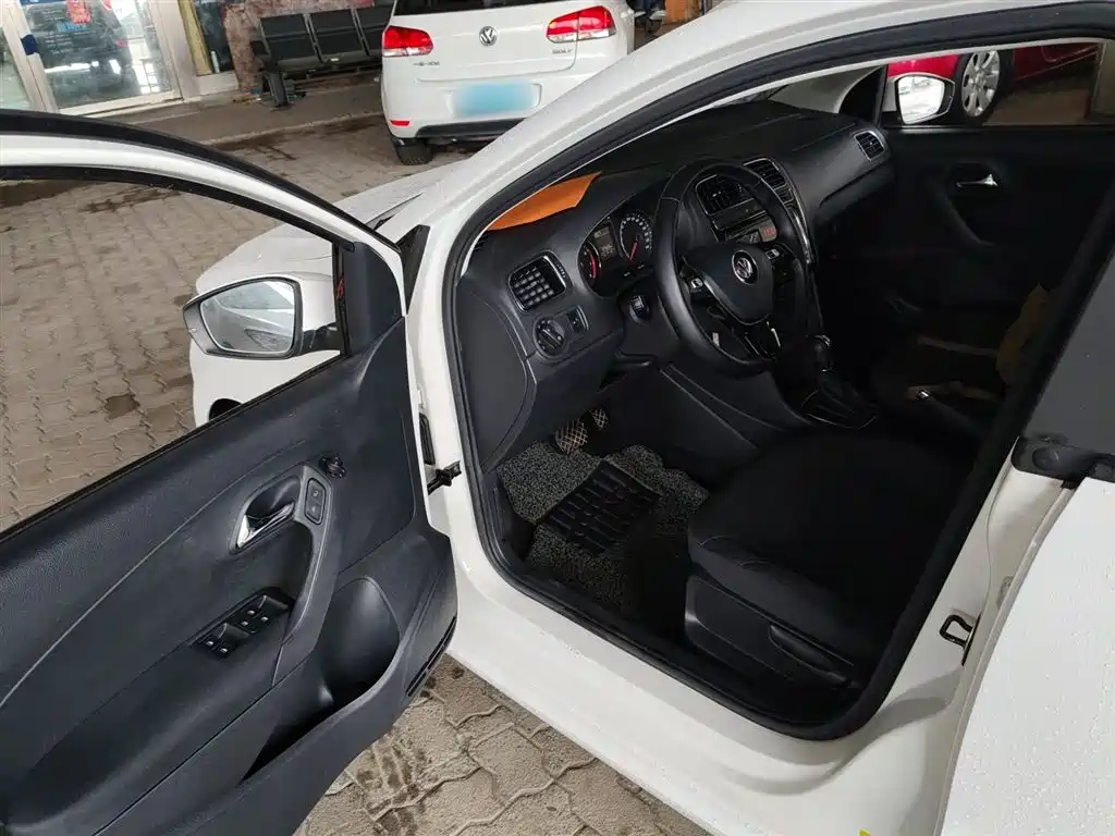 Volkswagen Polo 2016 1.6L Automatic Comfort фото 13