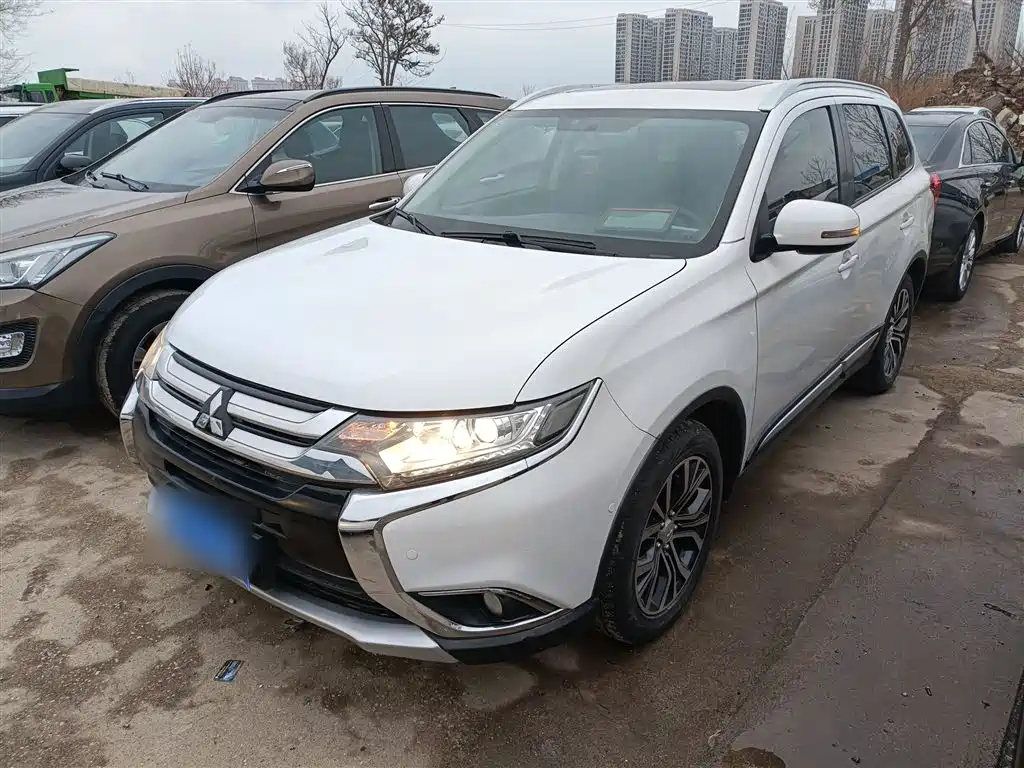 MITSUBISHI OUTLANDER