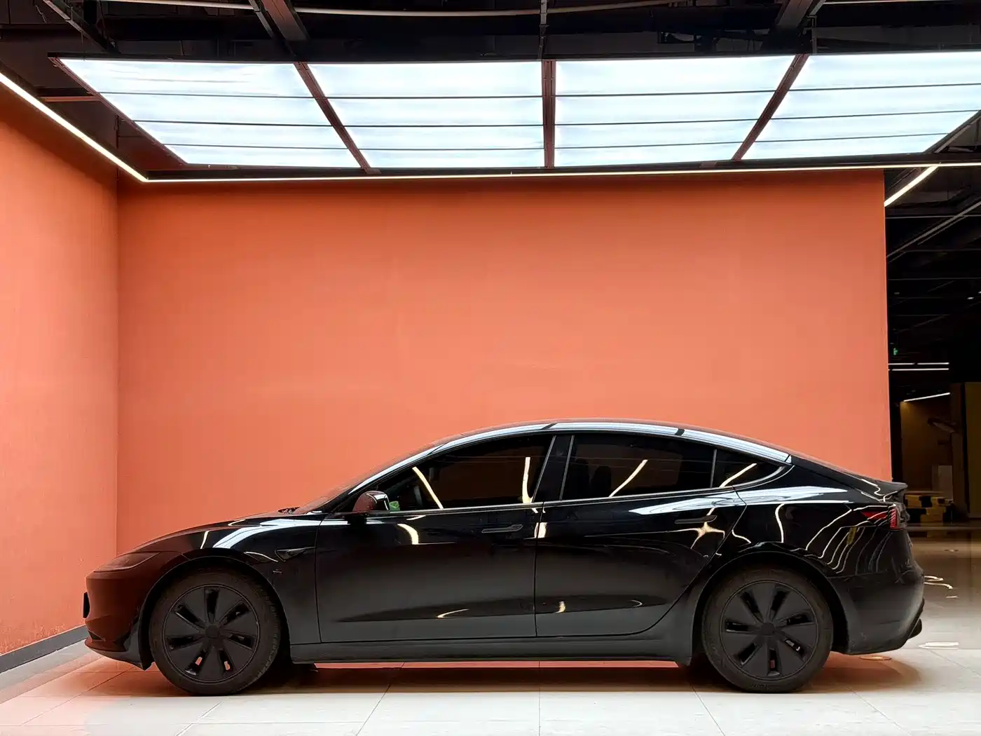Фото 14 - Tesla Model 3