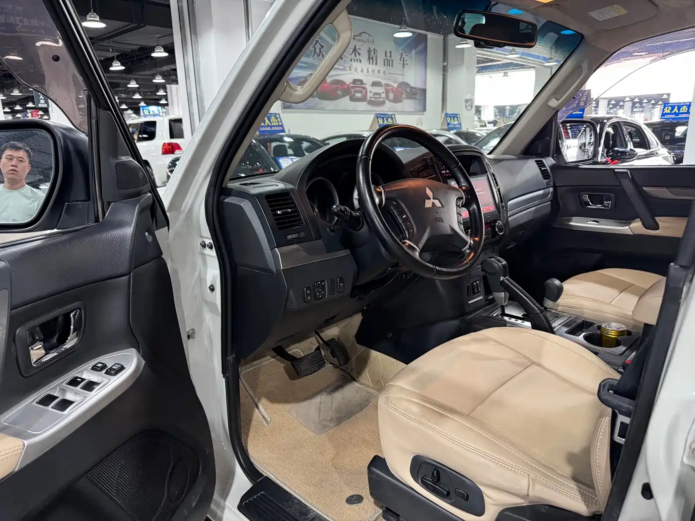 Mitsubishi Pajero (Import) 2016 3.0L Automatic Standard (China V) фото 7