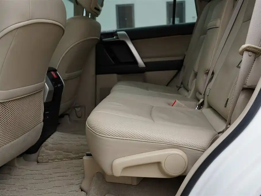 Toyota Prado 2010 4.0L Automatic TX-L фото 32