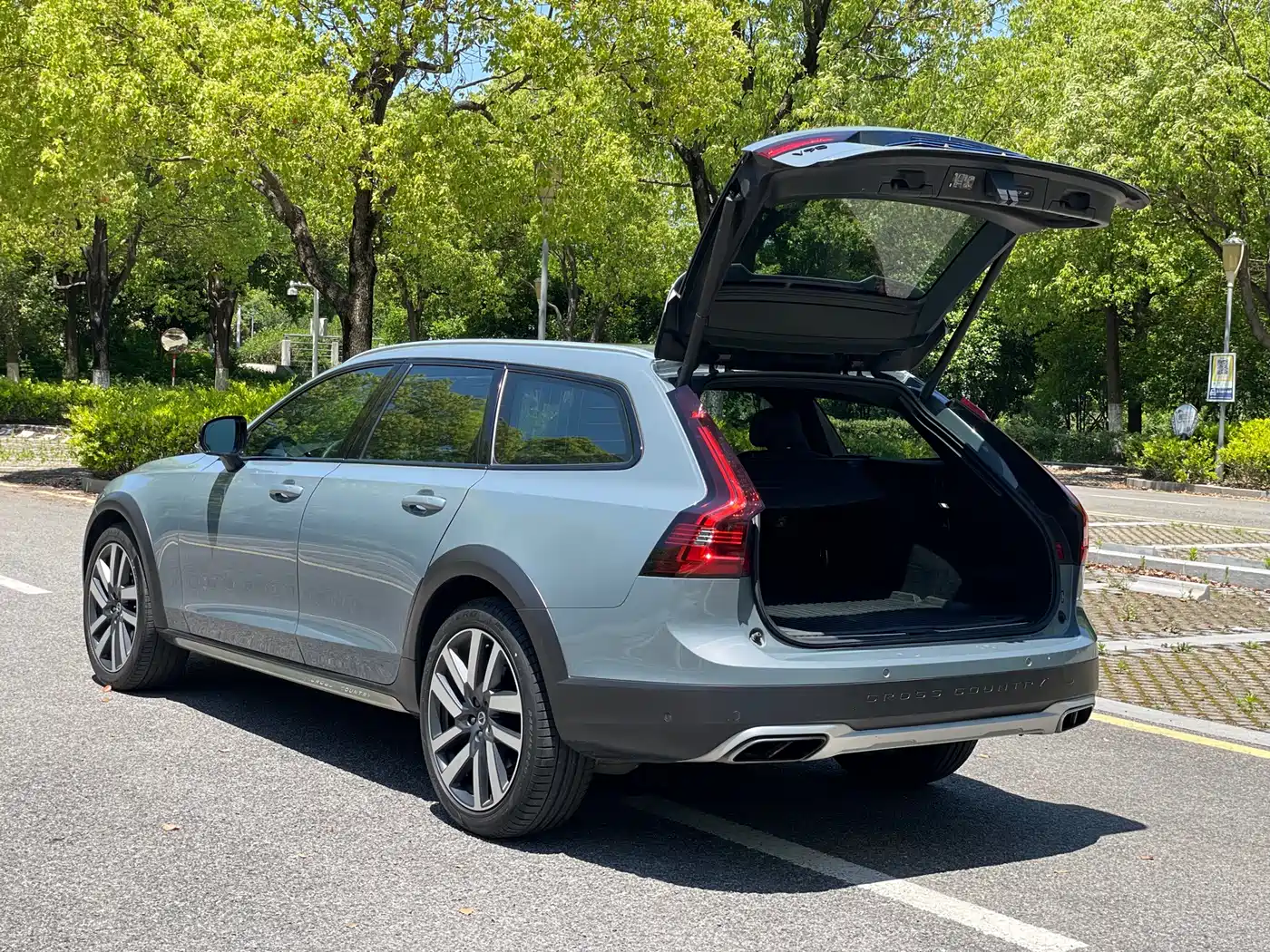 Volvo V90 2022 Cross Country B5 AWD Inscription фото 16