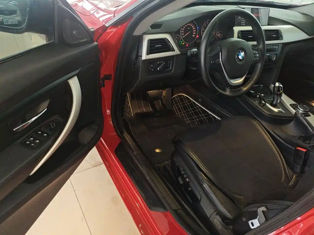 BMW 3 Series GT 2014 320i Leading Edition фото 16