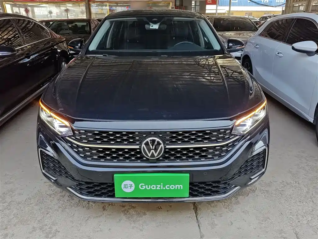 Volkswagen Passat 2022 330TSI Starlight Luxury Edition фото 3
