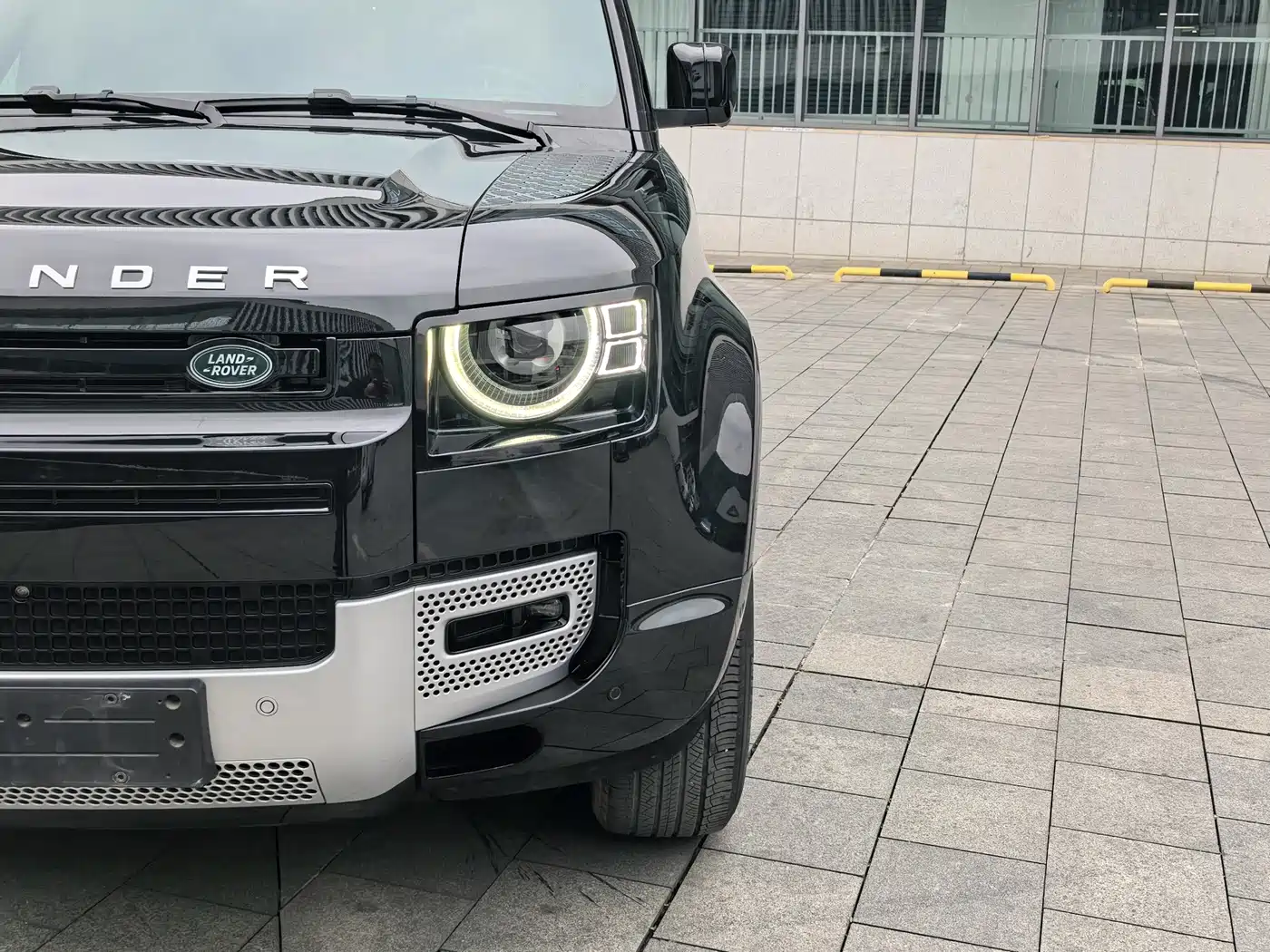 Land Rover Defender 2022 Model 90 3.0T P400 XS фото 9