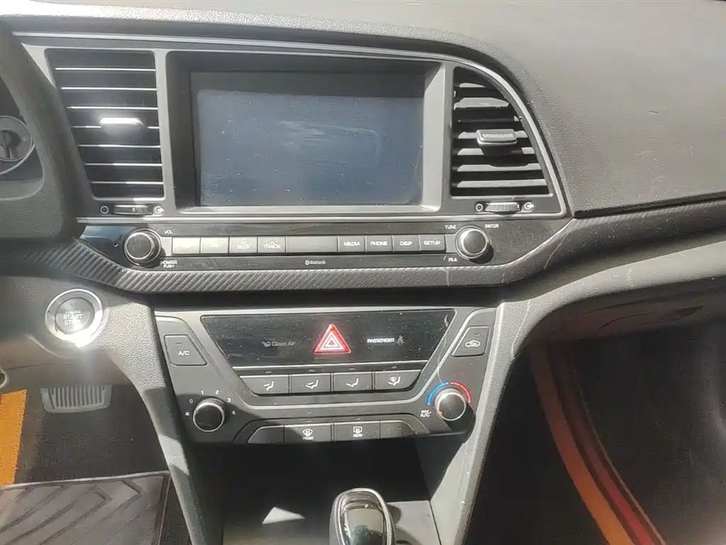 Hyundai Elantra 2018 1.4T DCT Dynamic·Vitality Model фото 13
