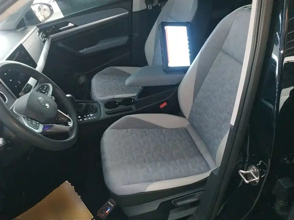 Volkswagen Lavida 2024 Model 300TSI DSG Full Comfort Edition фото 15