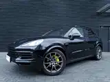 Фото 2 - Porsche Cayenne New Energy