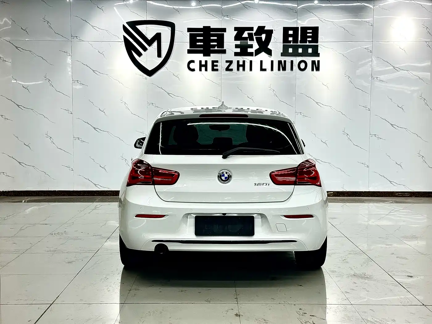 BMW 1 Series (Import) 2015 120i Sport Design Package фото 5