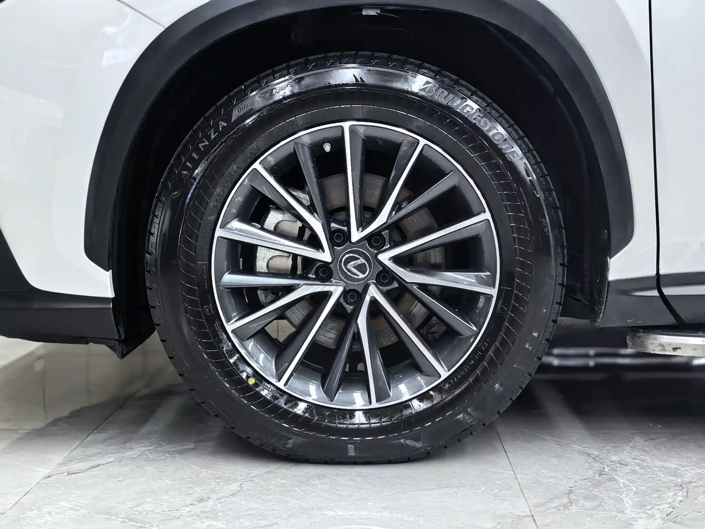Фото 36 - Lexus NX