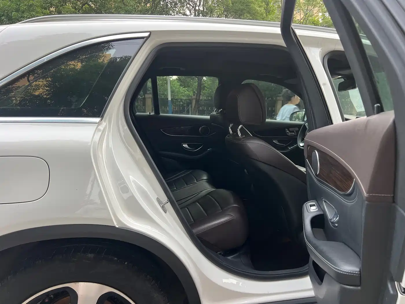 Mercedes-Benz GLC 2018 Facelift GLC 260 4MATIC Luxury фото 23