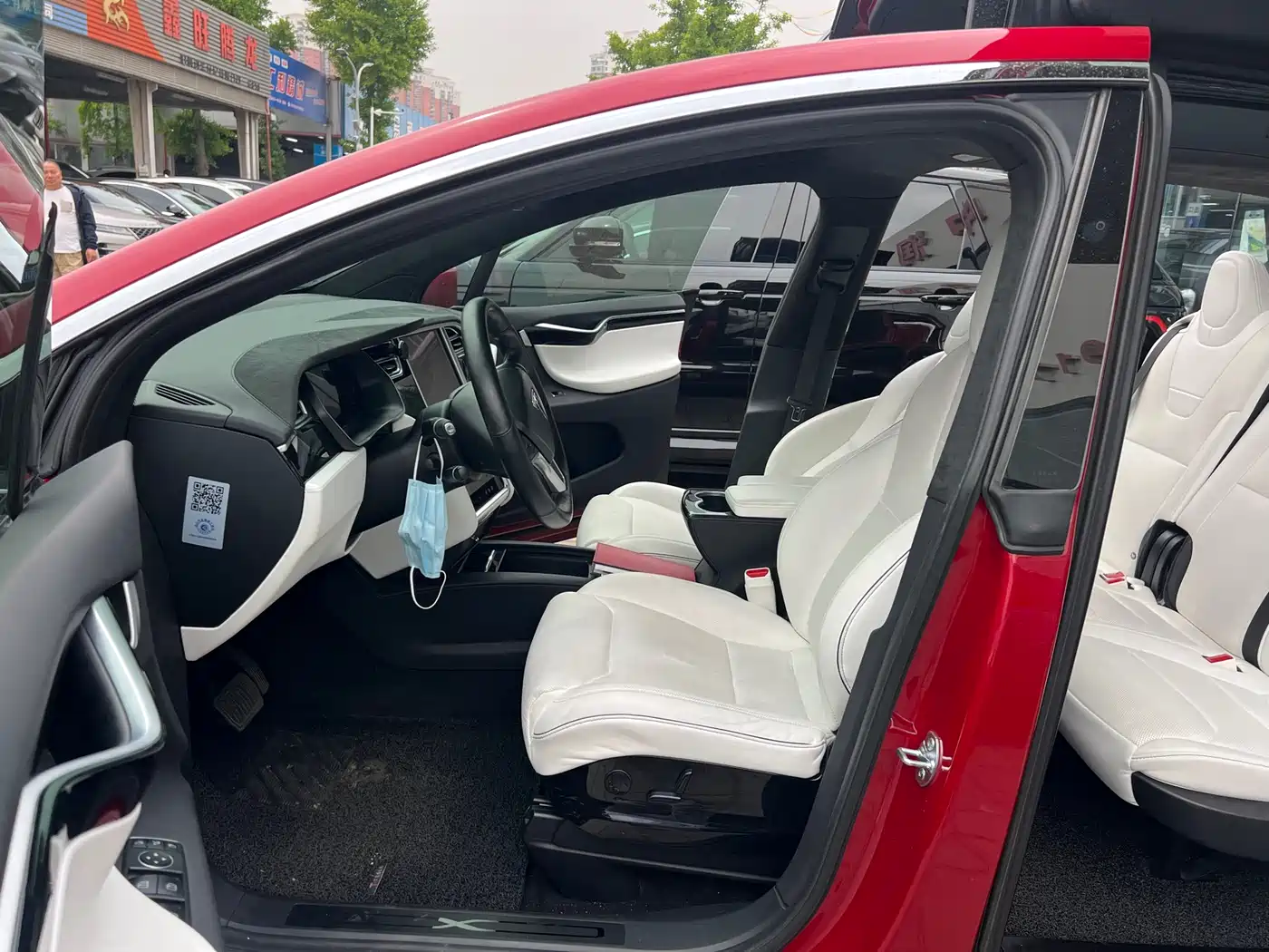 TESLA MODEL X