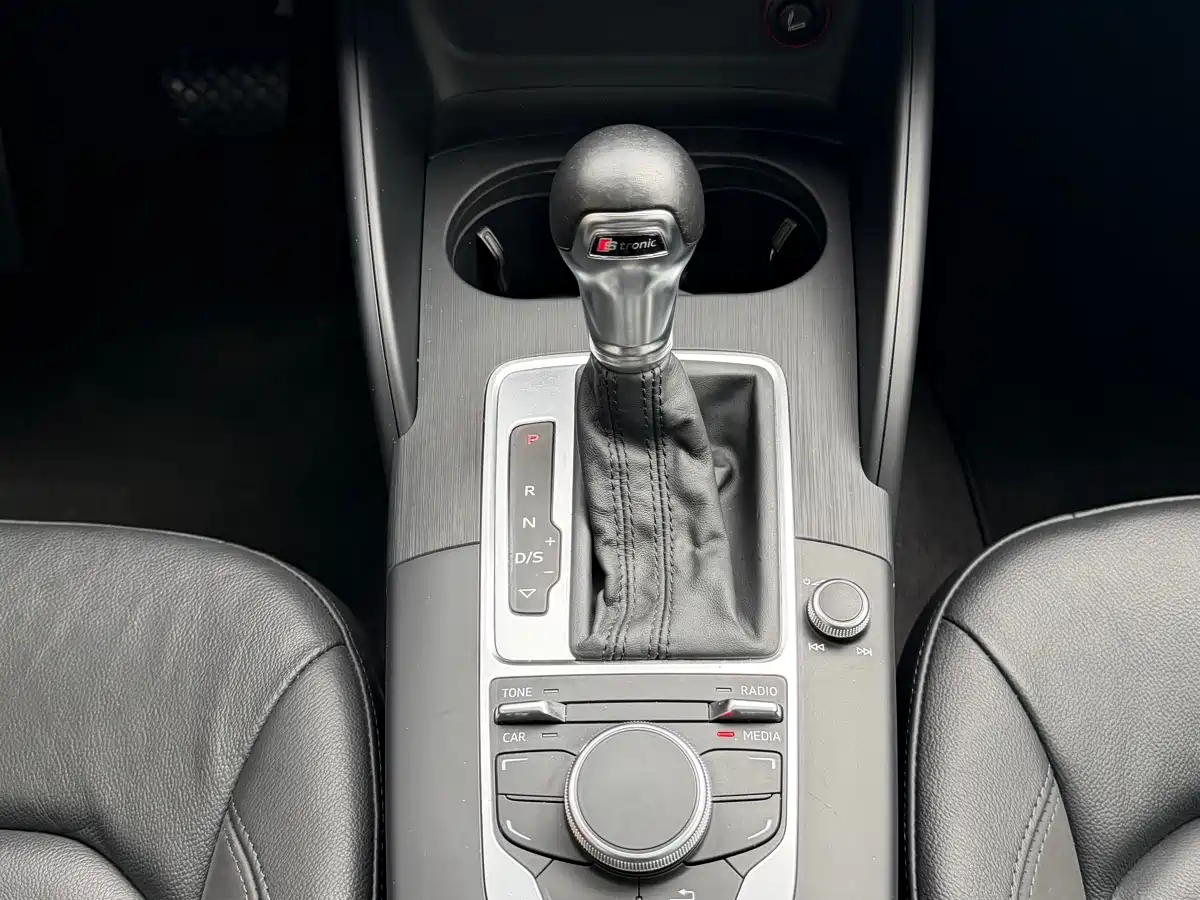 Audi A3 2014 Sportback 35 TFSI Automatic Comfort фото 13