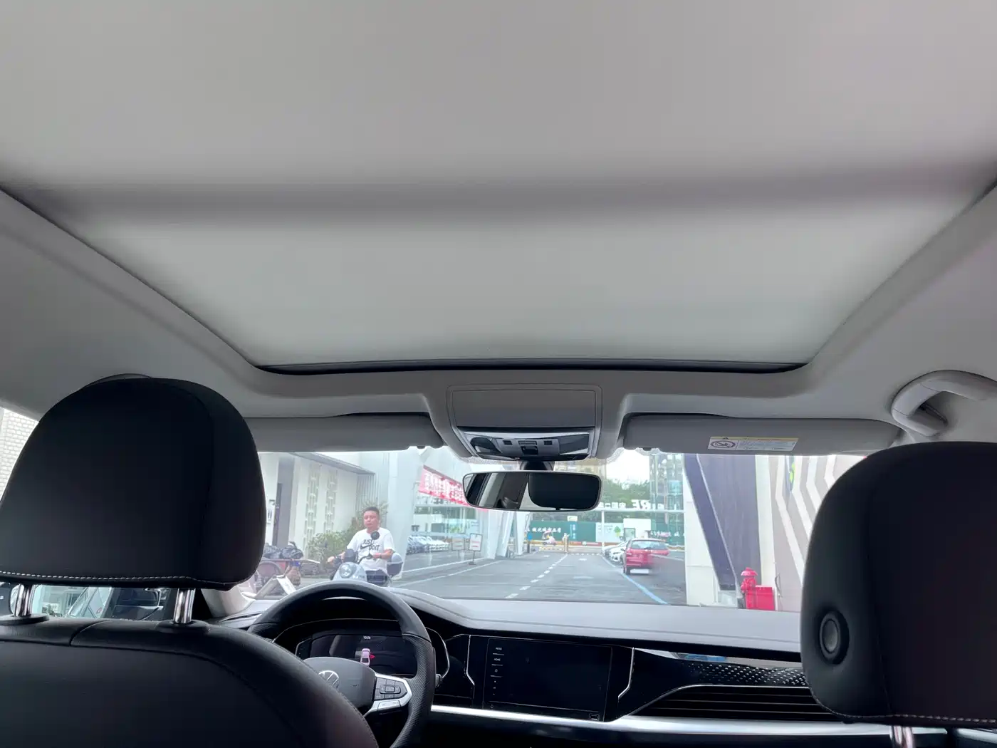 Volkswagen Passat 2022 330TSI Starlight Elite Edition фото 13