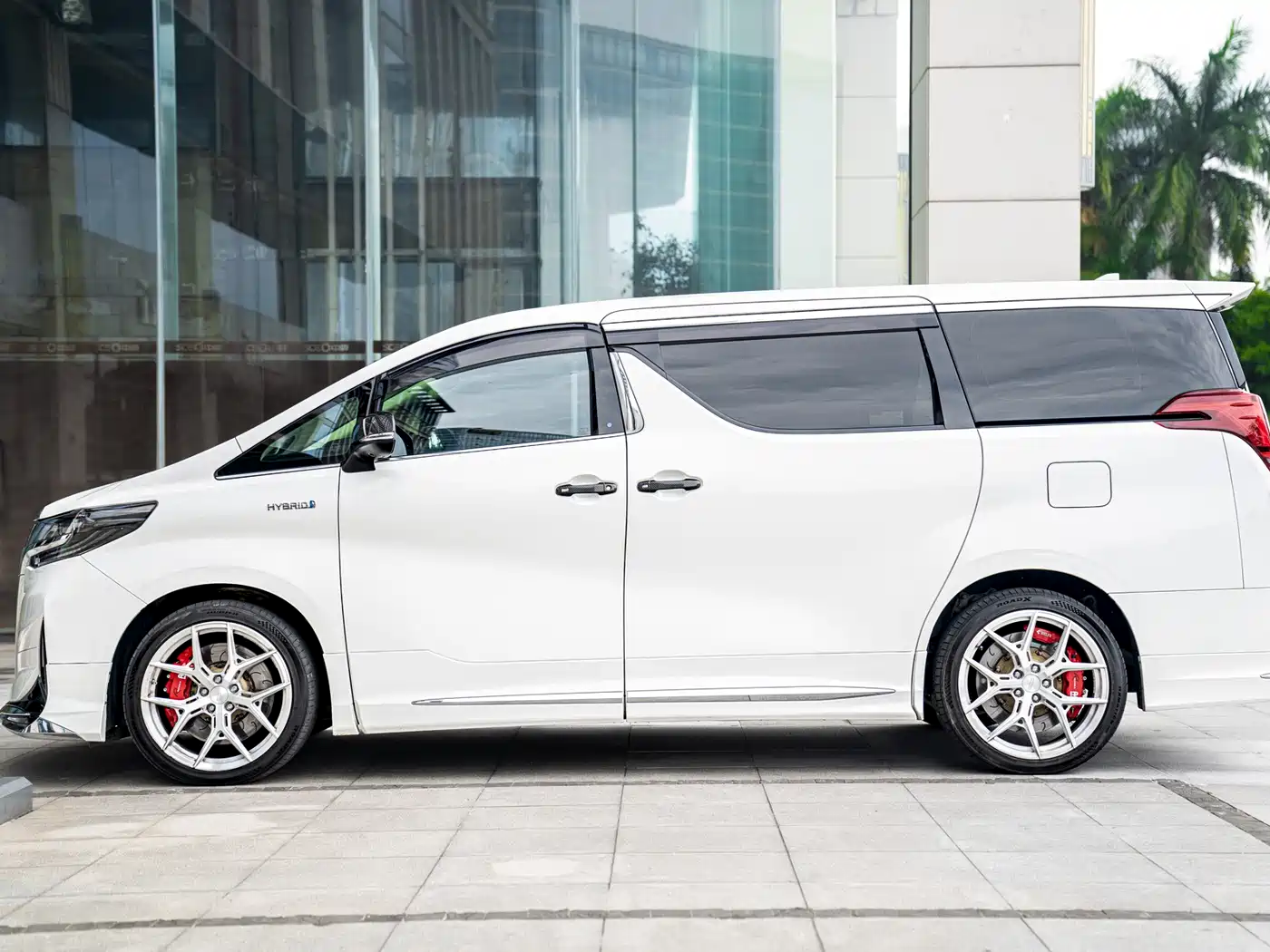 Toyota Alphard 2020 Hybrid 2.5L Luxury Edition фото 4