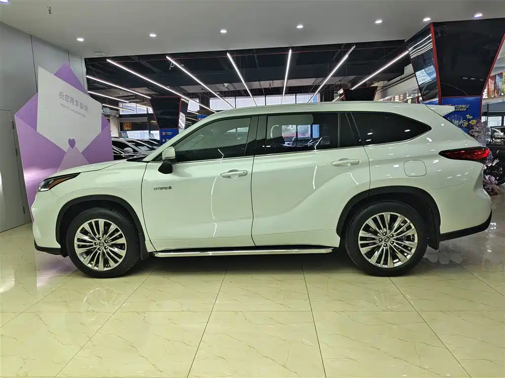 Toyota Highlander 2022 Hybrid 2.5L 4WD Luxury 7-Seater фото 7