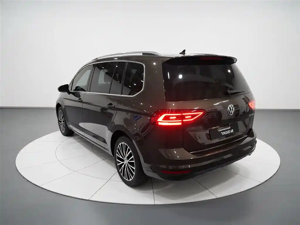Volkswagen Touran 2016 Touran L 280TSI DSG Luxury фото 5