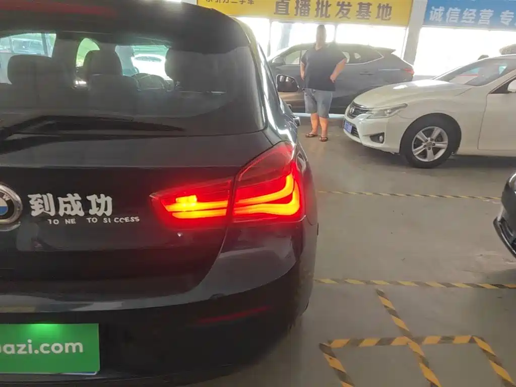 BMW 1 Series (Import) 2016 118i Leading фото 8