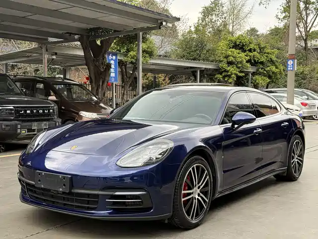 PORSCHE PANAMERA