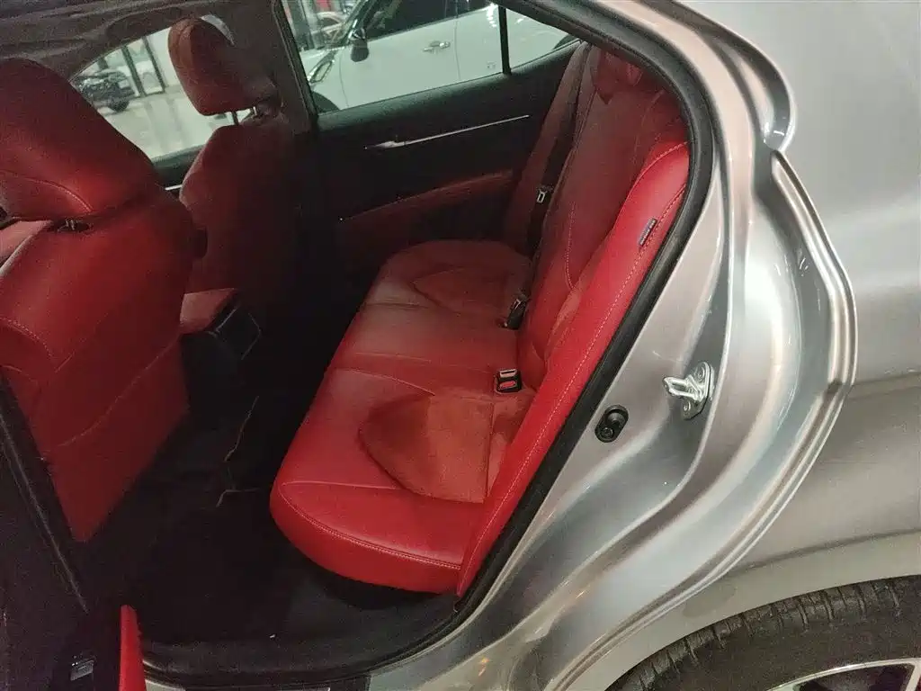 Toyota Camry 2021 Hybrid 2.5HS Fashion Edition фото 17