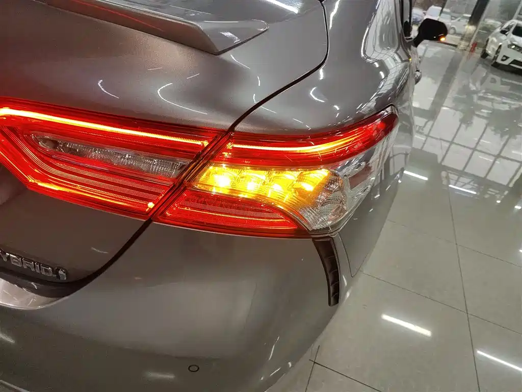 Toyota Camry 2021 Hybrid 2.5HS Fashion Edition фото 8
