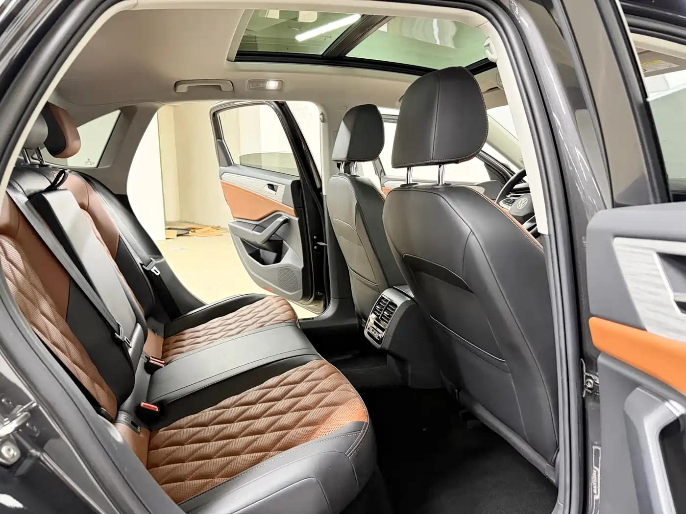 Volkswagen Sagitar 2023 280TSI DSG Surpass Plus Edition фото 9