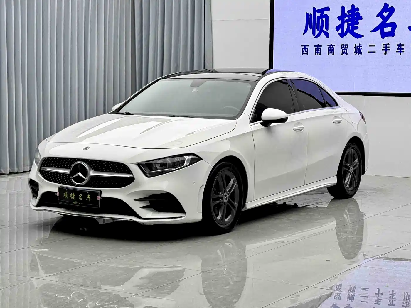 Mercedes-Benz A-Class 2019 A 180 L Sport Sedan фото 6
