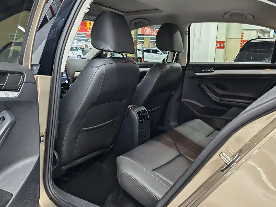 Volkswagen Sagitar 2017 230TSI Automatic Comfort фото 4