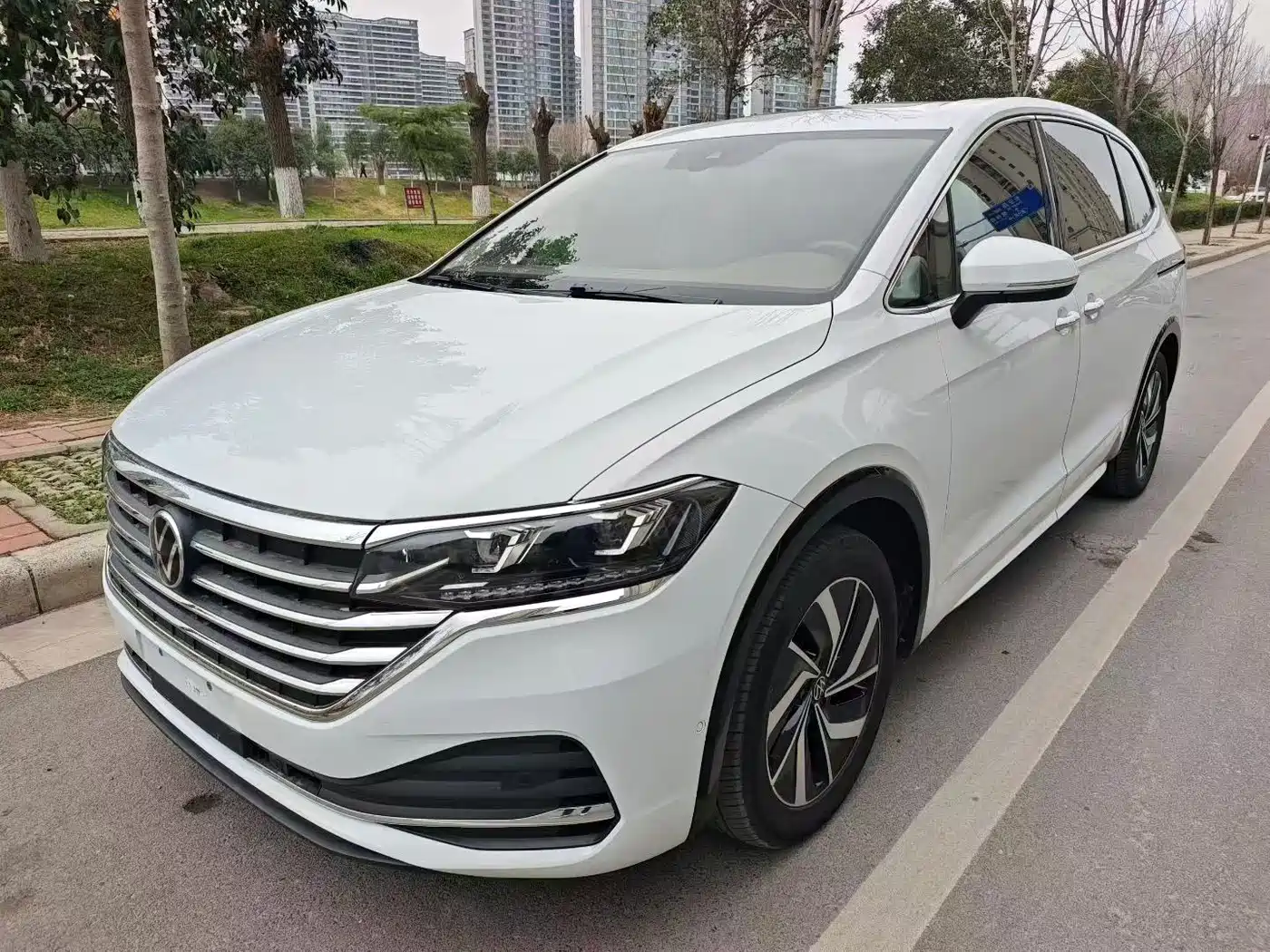 Volkswagen Viloran 2024 330TSI Luxury Edition фото 3