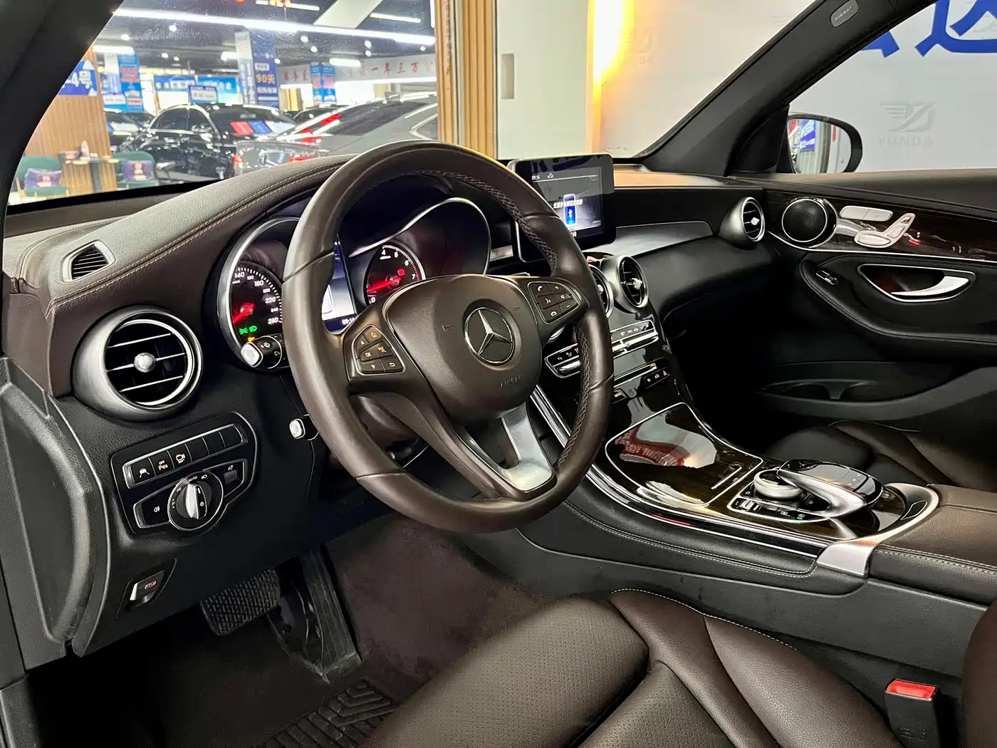 Mercedes-Benz GLC 2018 Facelift GLC 260 4MATIC Luxury фото 10