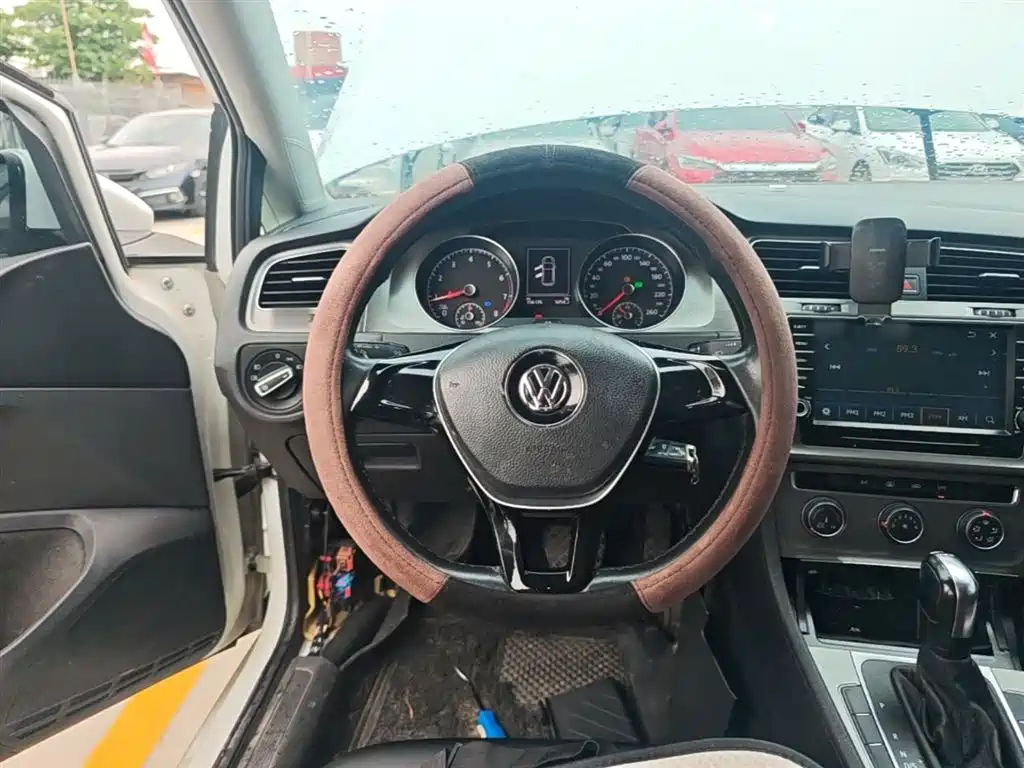 Volkswagen Golf 2016 230TSI Automatic Comfort фото 11