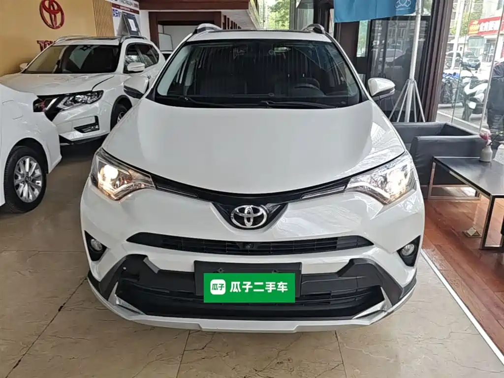 Toyota RAV4 Rongfang 2016 2.0L CVT 2WD Trend (China V) фото 3